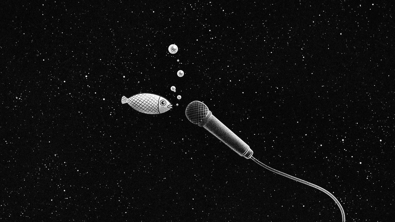 Podcast Fisch vor Mikrofon